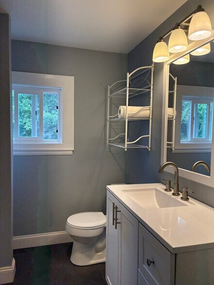 Building Photo - 332 W High St