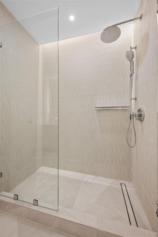 Building Photo - 610 Davis St