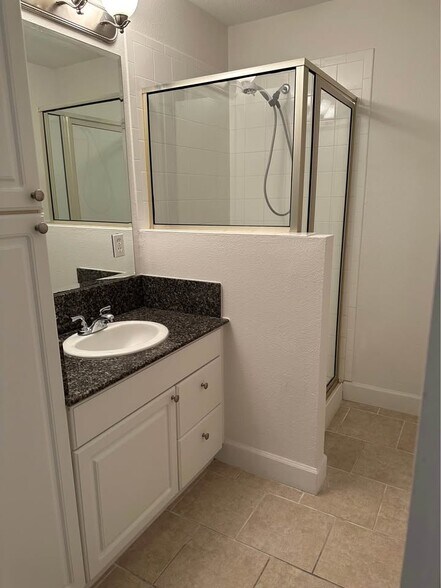 Building Photo - 617 Founders Dr