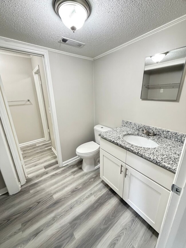 Building Photo - 3 Bedroom