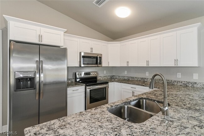 Building Photo - 2212 NE 7th Ave