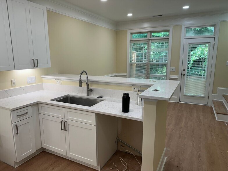 Building Photo - 115 Windermere Dr