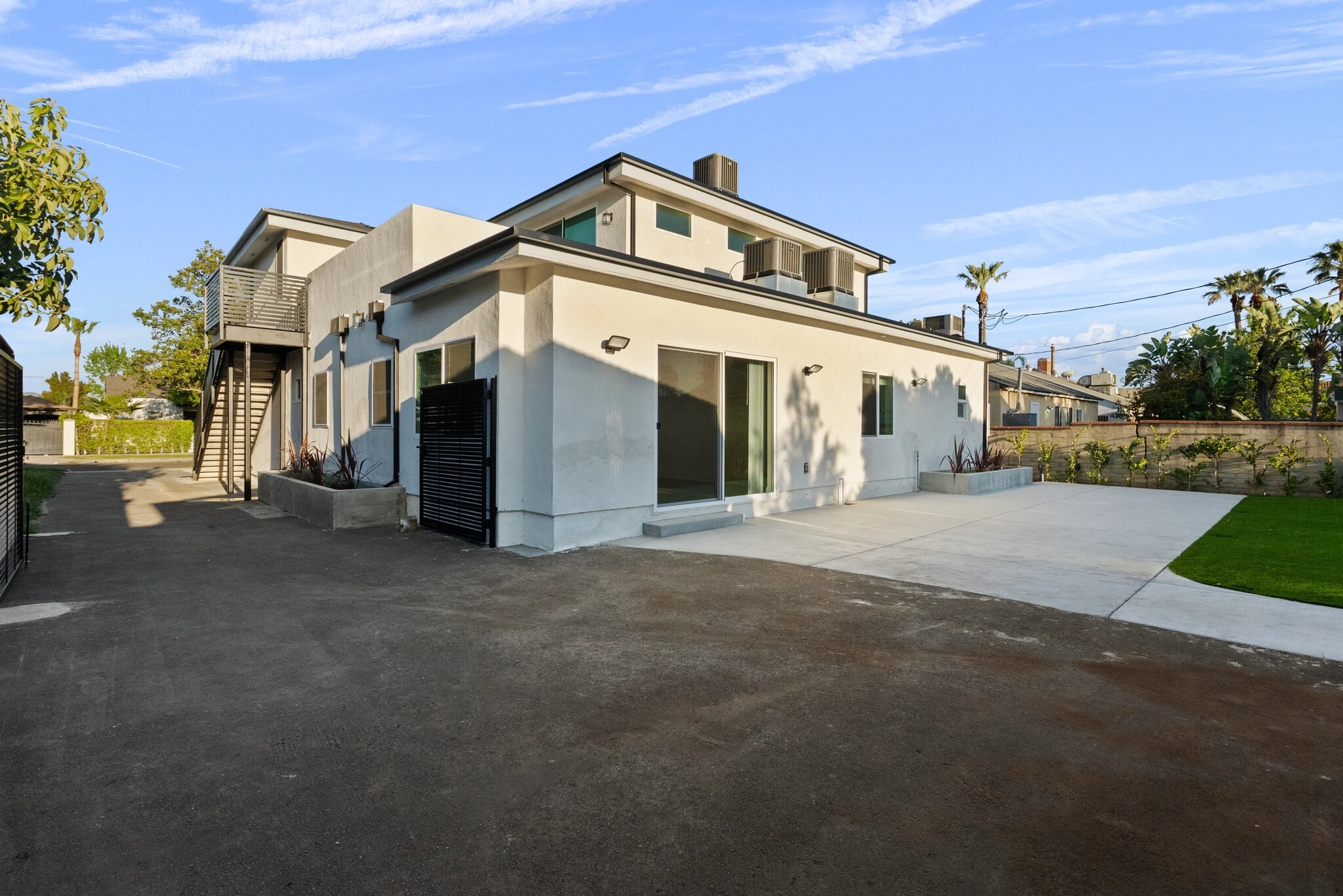 Building Photo - 6051 Teesdale Ave