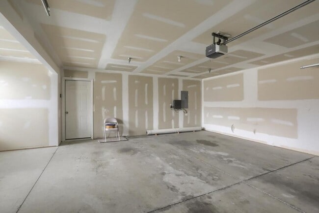 Building Photo - 3030 Meridian Cmns