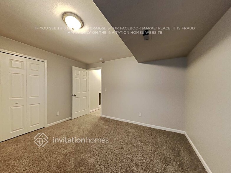 Building Photo - 8327 Firethorn Dr