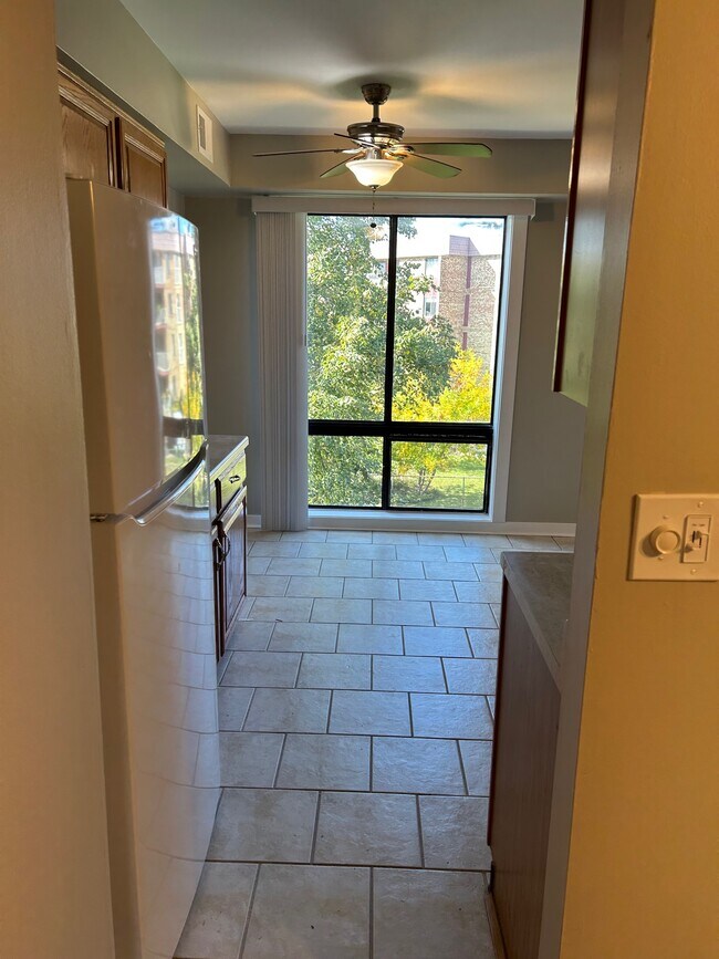 Building Photo - 5405 Chateau Dr