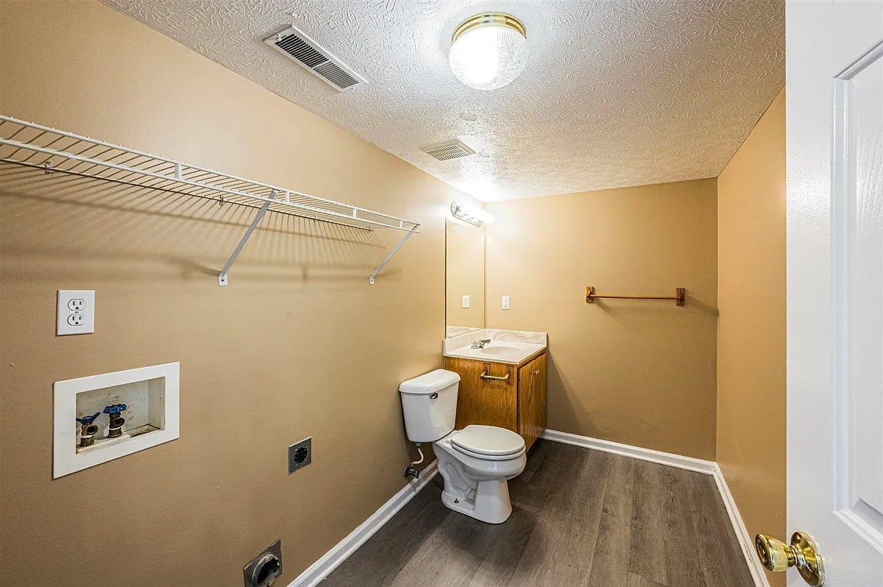 Building Photo - 126 Candle Ct