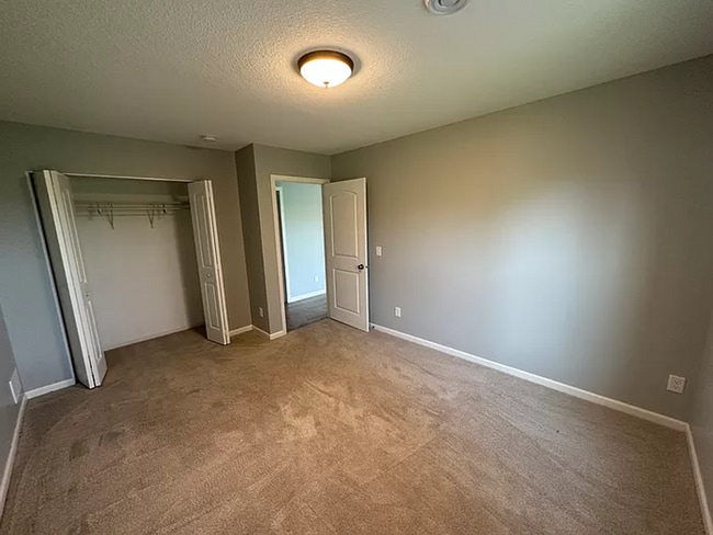 Building Photo - Gorgeous 5 Bedroom, 3.5 Bath Single Family...