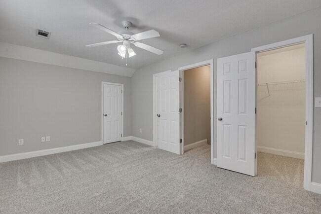 Building Photo - 2037 Dundee Way