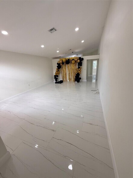 Building Photo - 3380 NW 78th Ave