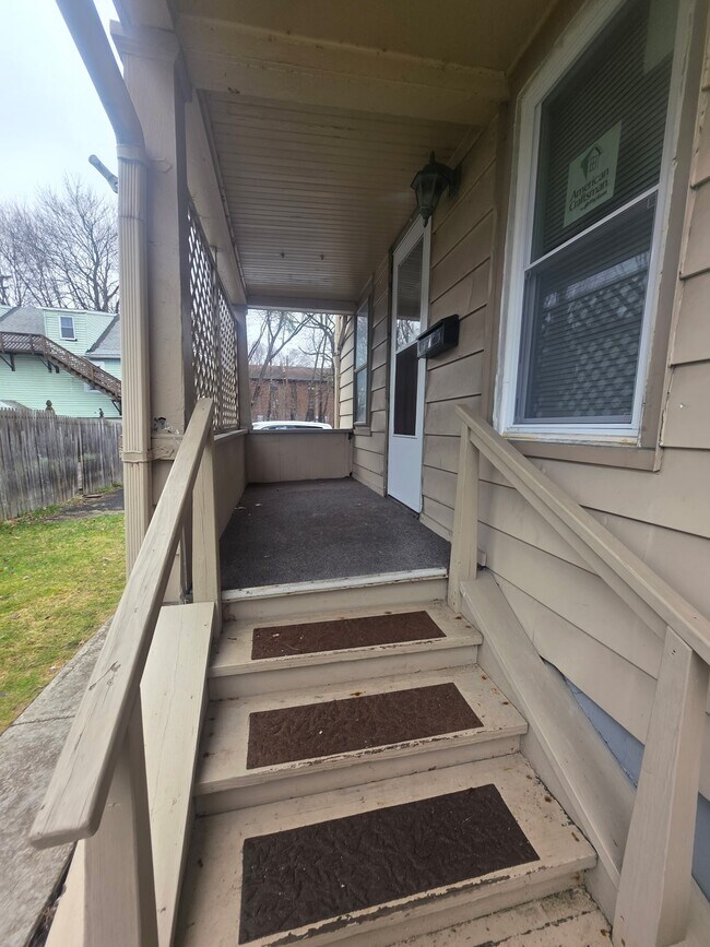 Building Photo - 302 N Nanticoke Ave