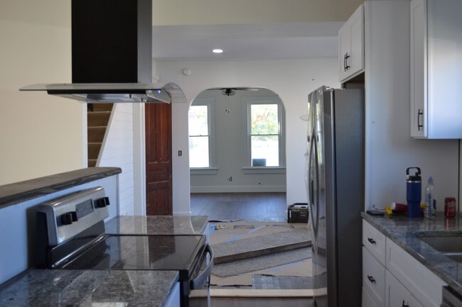 Building Photo - 20 Mcreynolds St