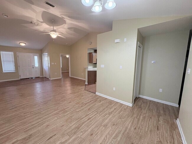 Building Photo - 2370 Quazar Cir