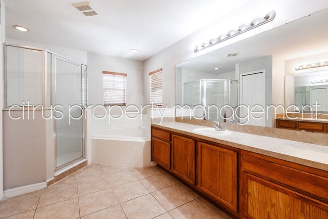 Building Photo - Spacious 4/3 in Independence Available Now!