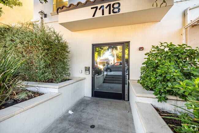Entrance - 7118 Amigo Ave