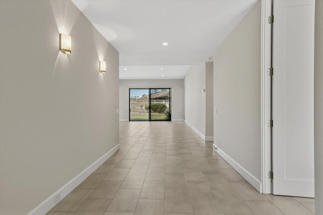 Building Photo - 47 Cornell Dr