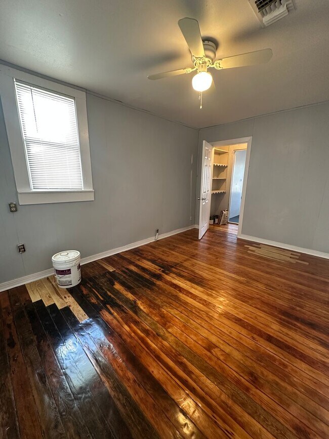 Building Photo - 1700 S Lincoln St