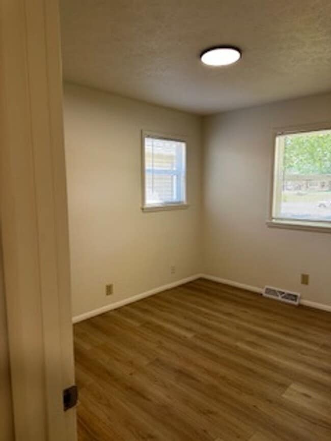 Building Photo - Fully Remodeled Home!