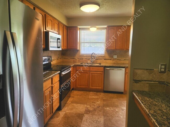 Building Photo - **Discover Your Dream Home: Spacious 4-Bed...