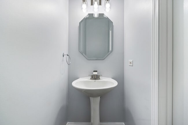 Building Photo - 17578 Gilbert Dr