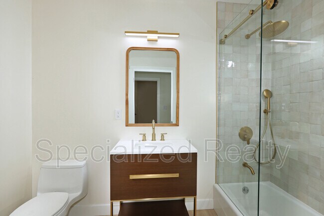 Building Photo - 1827 Hill Dr