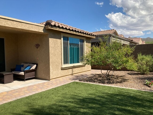 Building Photo - Dove Mountain Del Webb Beauty!