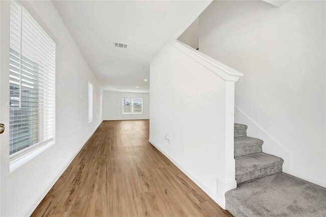 Building Photo - 227 River Grv Ct