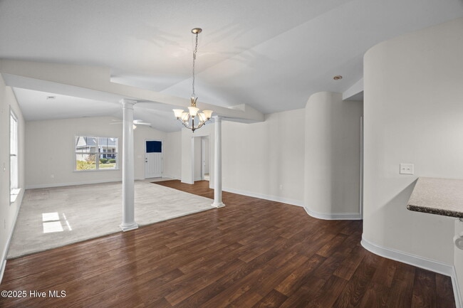 Building Photo - 408 Elsmore Dr