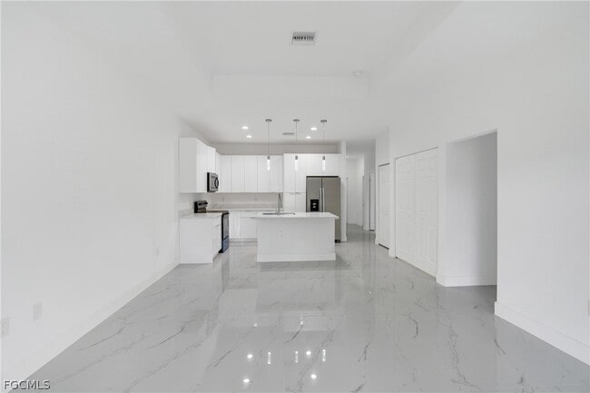 Building Photo - 1037 Citrus Ave S