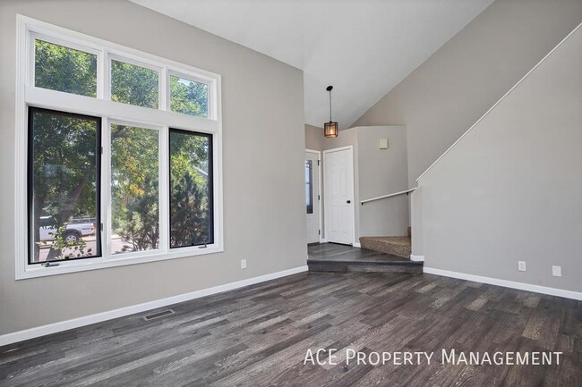 Building Photo - 1227 Clover Ridge Dr