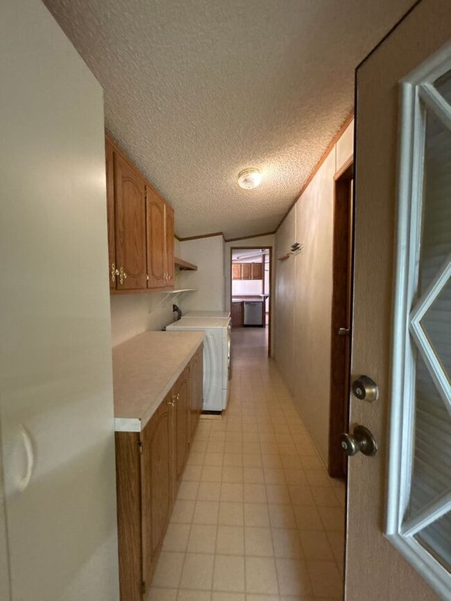 Building Photo - READY TO VIEW NOW! Adorable 3 Bed 2 Bath Home in New River NO HOA