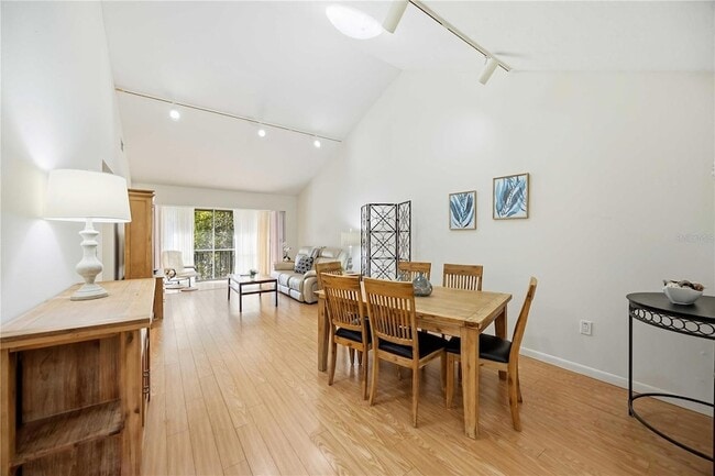 Building Photo - 1626 Brookhouse Dr