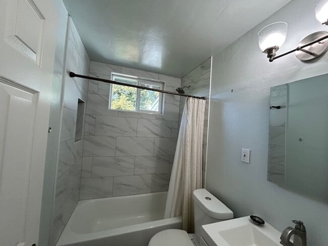 Building Photo - Charming 4 Bedroom, 2 Bath Home in Novato ...