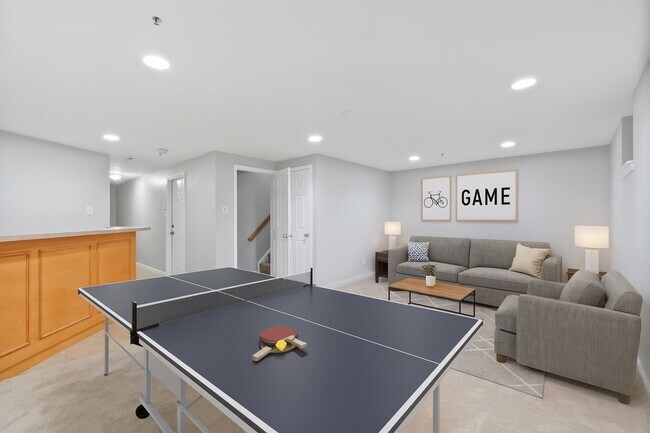 Building Photo - 9401 Rosmarin Way