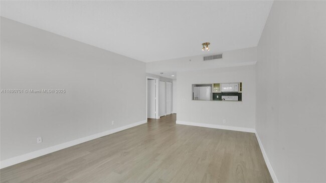 Building Photo - 2475 Brickell Ave
