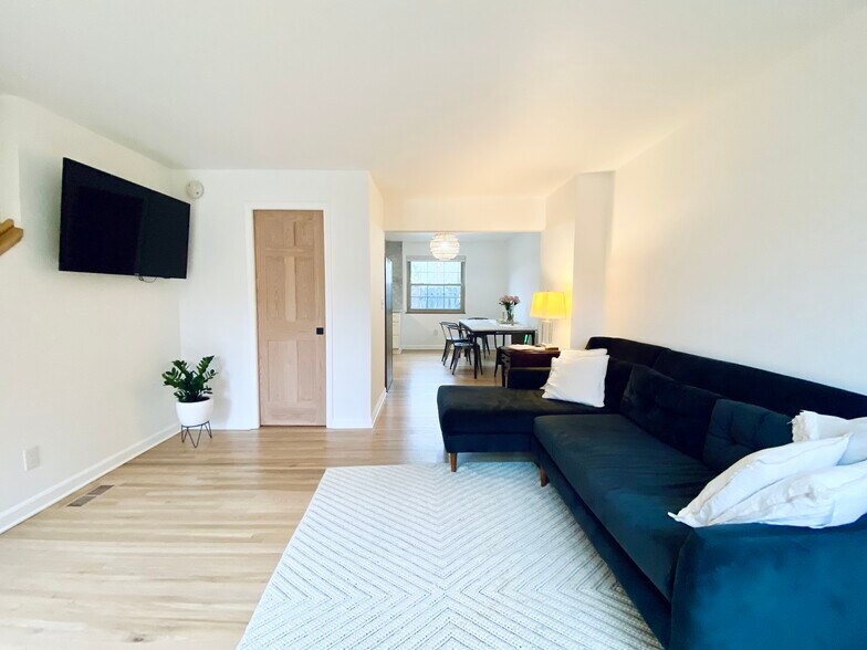 Building Photo - 1845 Northwest Ct