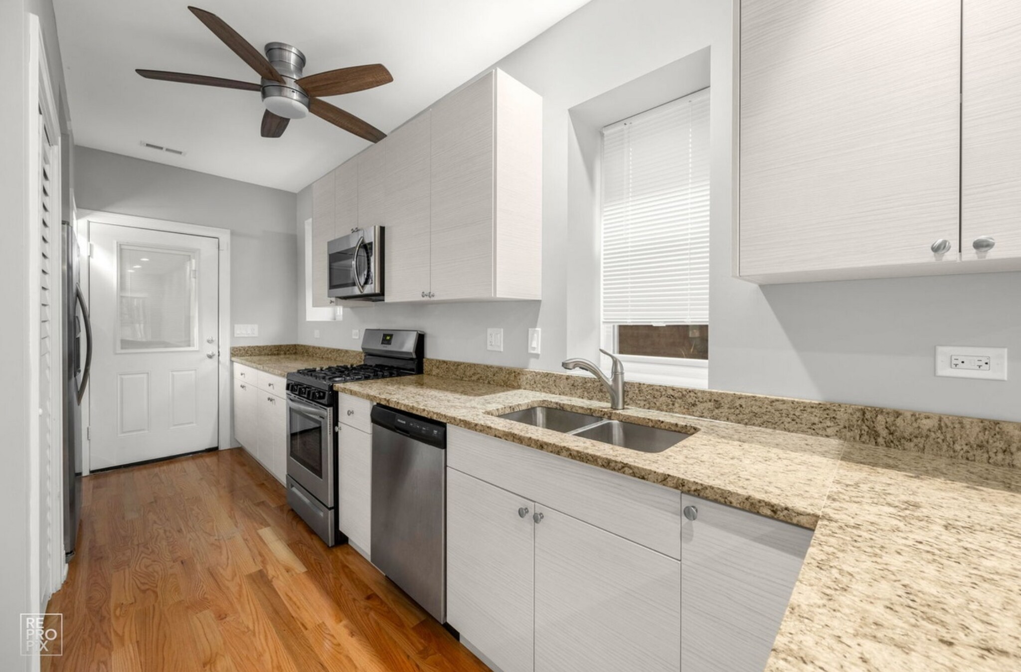 Building Photo - 3251 W Carroll Ave