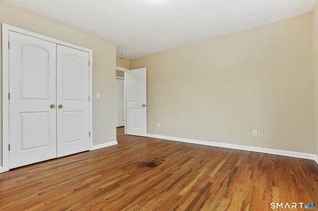 Building Photo - 1180 Main St