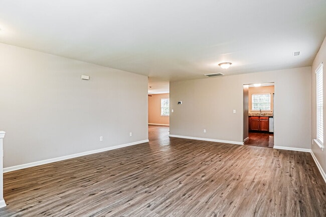 Building Photo - 676 Yorkshire Dr