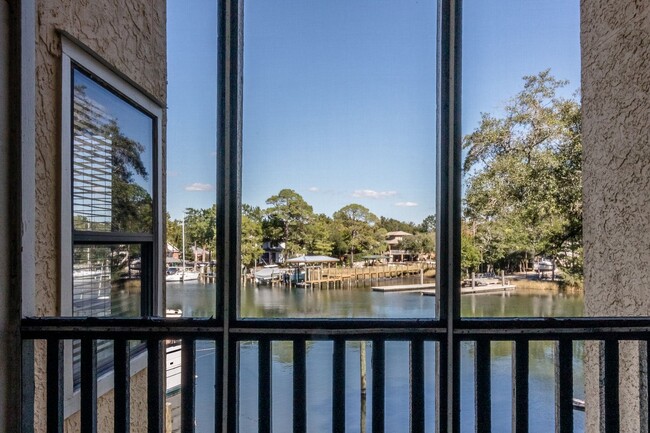 Building Photo - 1 Bedroom Waterfront Unit in Marina Villa ...