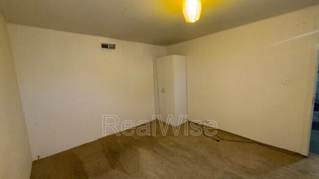 Building Photo - 837 SE Blakeley Ave