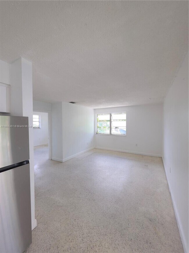 Building Photo - 1152 NW 6th St