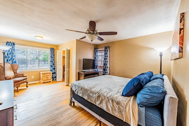 Building Photo - 444 Sierra Dr SE