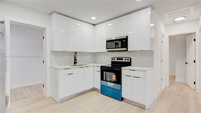 Building Photo - 3331 NW 8th Pl