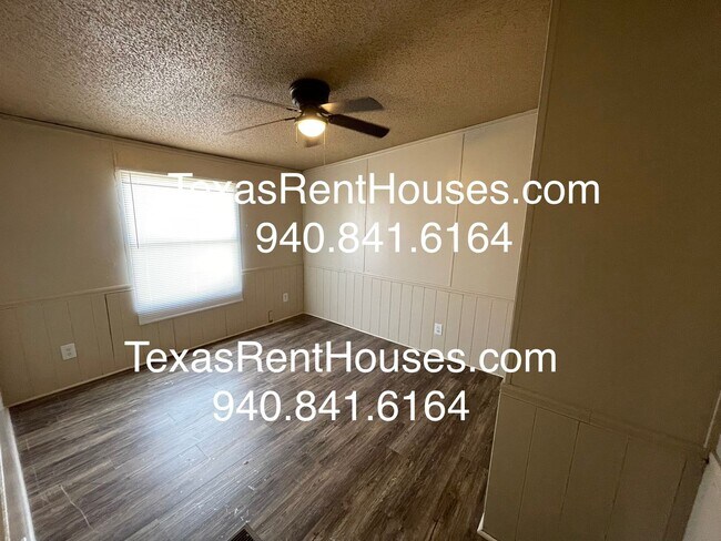 Building Photo - Country Life! Horse Lover's Dream 3/2 plus carport