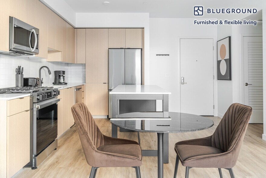 Building Photo - 350 Chastain Pl
