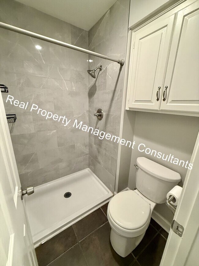 Building Photo - 3 Bed 2 Bath Modern Home in Prime Location!