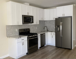 Kitchen - 6924 Encino Ave