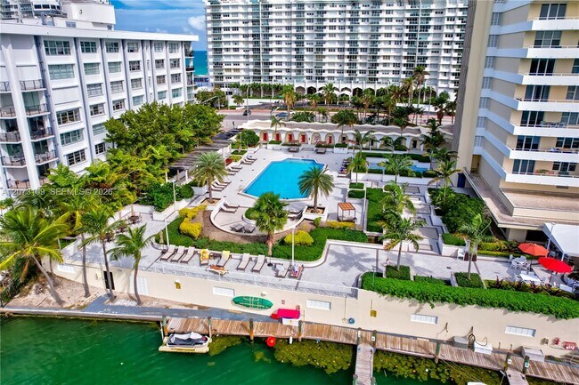 Building Photo - 5600 Collins Ave