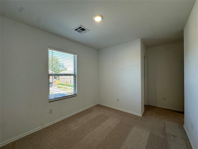 Building Photo - 1840 Wolford Wy